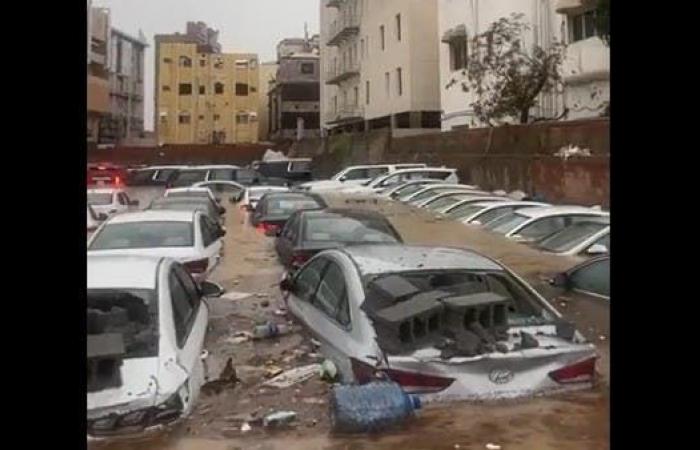 Les inondations et la pluie inondent les rues de Djeddah… et endommagent un grand nombre de voitures – .